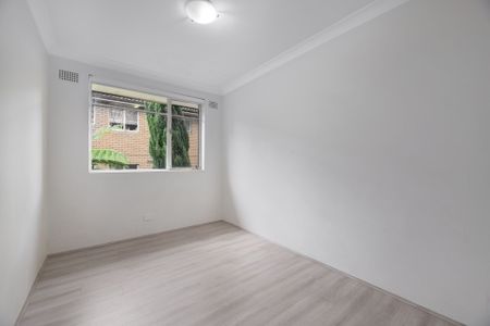 Bright & Well presented Unit in the Heart of Epping - Photo 3
