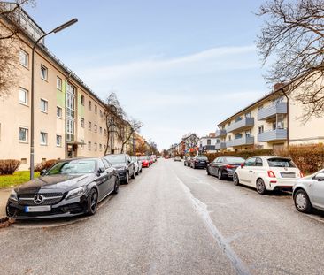 Neuwertig möblierte 2,5-Zimmer Wohnung zur Miete - Photo 2