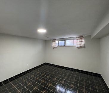 For Lease - 9 Dewlane Drive, Toronto, Ontario - Photo 5