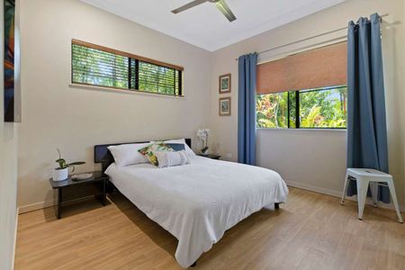 Picturesque Palm Cove Family Home - Photo 2