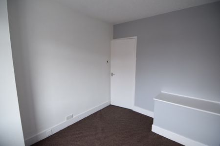 To Let 3 Bed Semi-Detached House - Photo 4