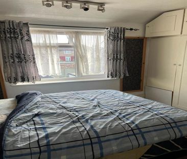 House share to rent - Photo 2