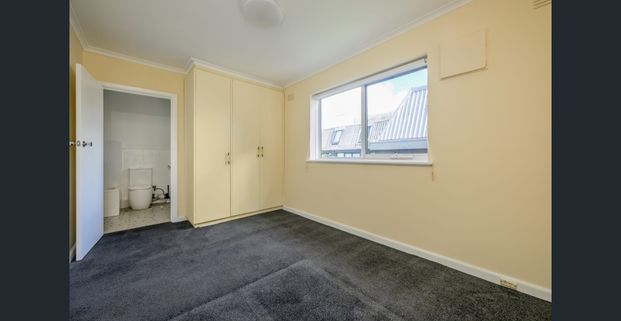 Renovated One-Bedroom Apartment - Photo 1