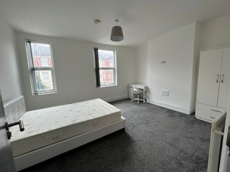 4 bed Shared House for Rent - Photo 2