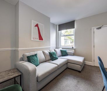 4 bedroom terraced house to rent - Photo 3