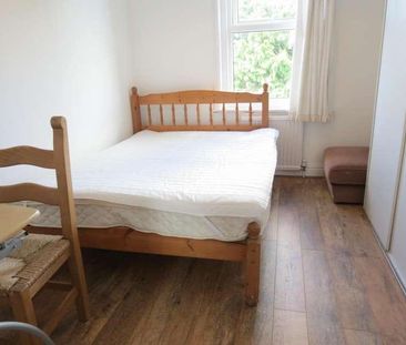 Bedroom Detached House In Winton, BH9 - Photo 2