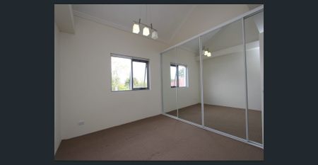 3 Bedroom Townhouse with 3 Bathrooms & 3 Car garage - Photo 3