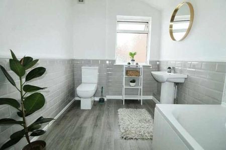 2 bedroom terraced house to rent - Photo 4