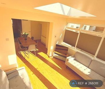 1 bedroom in a house share to rent - Photo 1