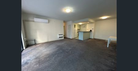 Spacious 3-Bedroom Apartment in Melbourne CBD – Partly Furnished - Photo 2