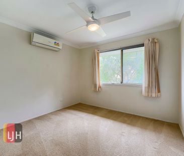 FULLY AIR CONDITIONED THREE-BEDROOM TOWNHOUSE WITH GREAT COURTYARD - Photo 4