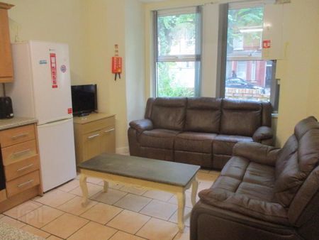 Three Great Apartments, 79 University Avenue, Queens Quarter, Belfast, BT7 1GX - Photo 5