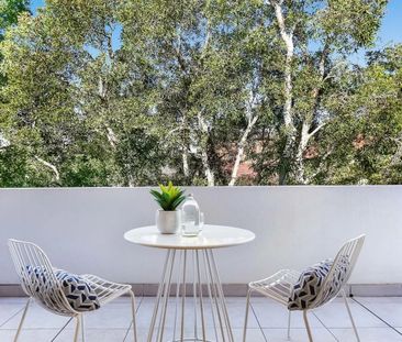 Stylishly Renovated Two Bedroom Coastal Retreat - Photo 5