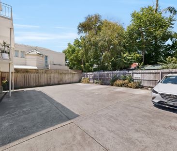 Perfectly Located & Freshly Painted Apartment! - Photo 6