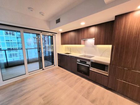 For Lease - 1 Concord Cityplace Way Unit# 703, Toronto, Ontario - Photo 3