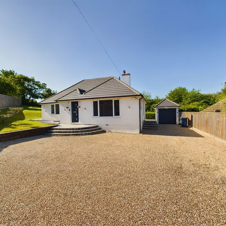 3 bed detached bungalow to rent in Park Close, Lane End, Buckinghamshire, HP14 3LF - Photo 1