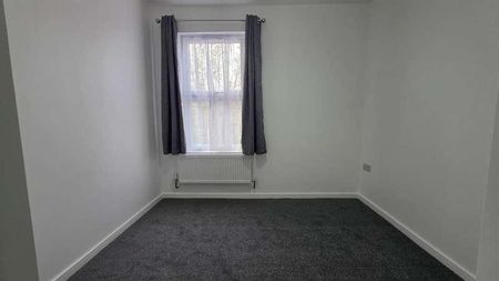 Wentworth Road, London, E12 - Photo 3