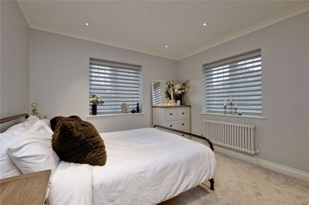 Lovely four bedroom family home set in a popular development. - Photo 3