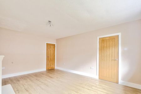 2 bedroom semi-detached bungalow to rent - Photo 3