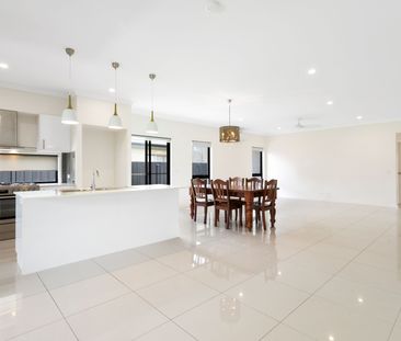 Immaculately Presented Spacious Home - Photo 1