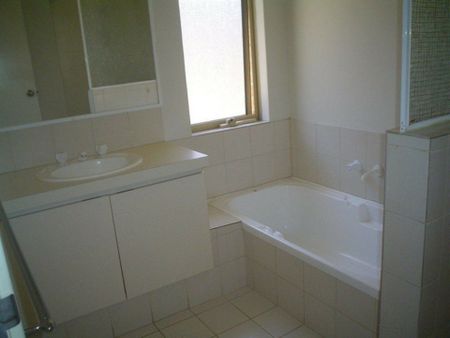 Low maintenance villa in ideal location! - Photo 5