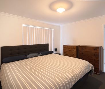 Modern 3x2 Family Living in the Heart of Dalyellup! - Photo 3