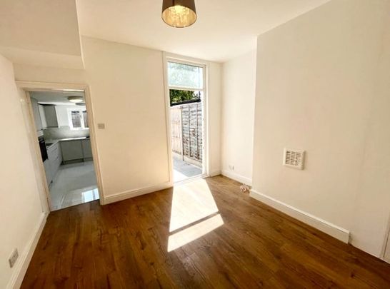 3 Bed Terraced House, Dundee Road, SE25 - Photo 1