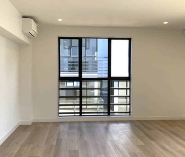 Close to City - Super Convenient! - Photo 2