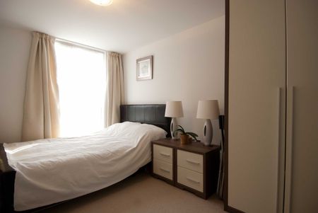 Water Gardens Square, London, SE16 6RF - Photo 4