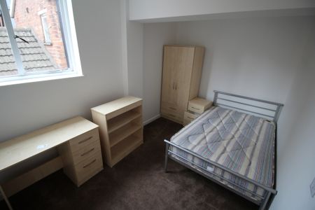 9 Bed Student Accommodation - Photo 4
