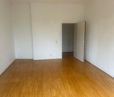 Bezugsfertige Vierraumwohnung mit Balkon, Parkett und Einbauküche, ... - Foto 3