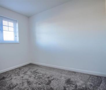 3 bedroom end of terrace house to rent - Photo 4