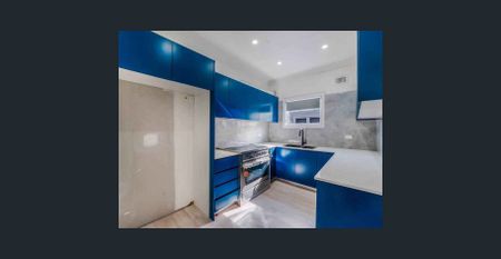 Newly renovated home ! - Photo 2