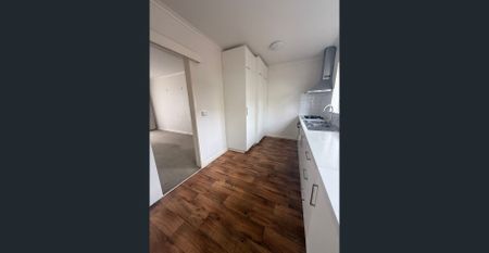 Spacious 1 bedroom unit in a fantastic location - Photo 4