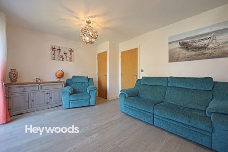 4 bed semi-detached house to rent in Westerdale Drive, Keele, Newcastle - Photo 2