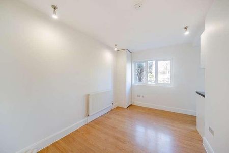 Summers Lane, North Finchley, N12 - Photo 2