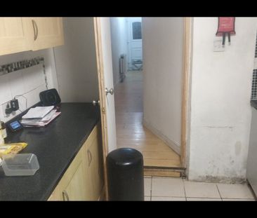 Room in a Shared House, Selby Road, E13 - Photo 5