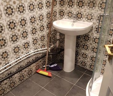Studio Flat, Kennedy Path, W7 - Photo 5