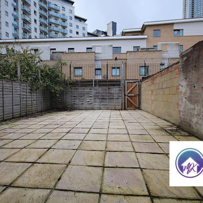 1 Bedroom Room in Flat Share To Rent - Photo 1