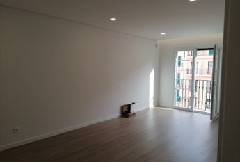 Fantástico Apartamento T2 para Arrendamento na Amadora