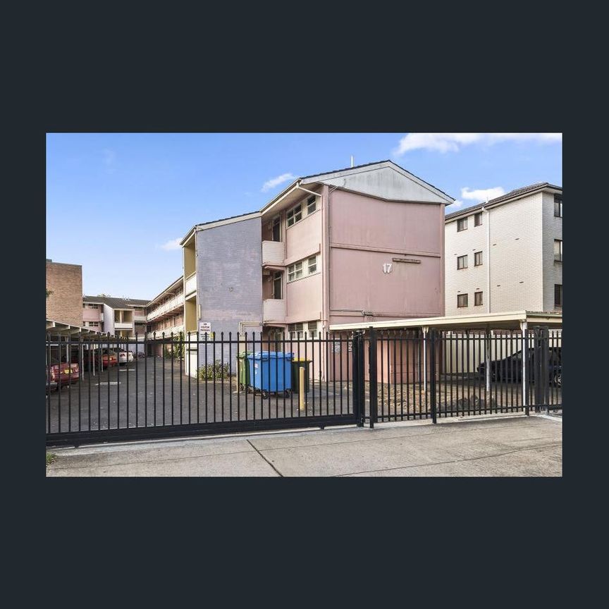 UNBEATABLE PRICE, WALK TO STATION! - Photo 1