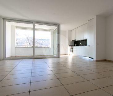 SPACIOUS AND BRIGHT 2.5 ROOMS - Photo 1