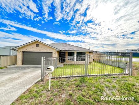 2 Billabong Close, Kelso, NSW 2795 - Photo 4