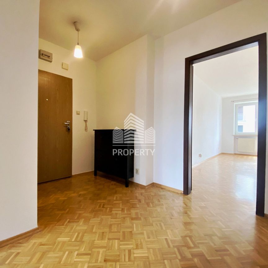 2 pokoje + miejsce postojowe w hali, balkon - Zdjęcie 1