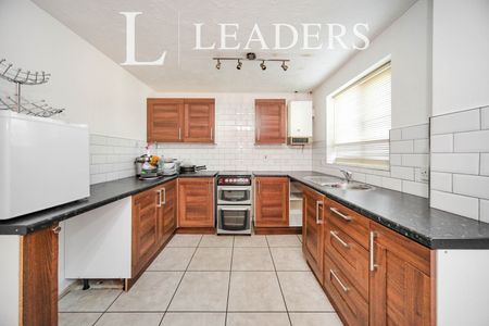 2 bedroom property to rent Coltsfoot Green, Luton, Bedfordshire, LU4 - Photo 5