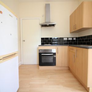 Hanworth Road, Hounslow - Photo 2