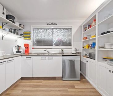 Modern Family Home - Photo 4