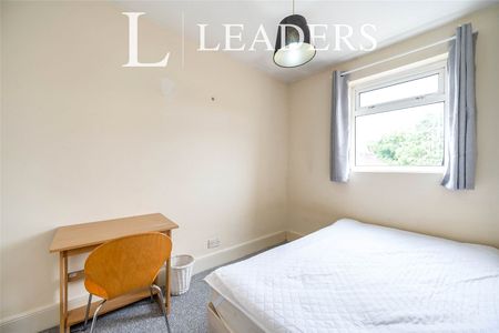 3 bedroom house to rent Talbot Road, Southsea, PO4 - Photo 3