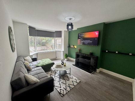 1 bedroom in a house share to rent - Photo 2