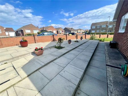 3 bed detached bungalow to rent in Darwin Road, Bridlington, YO16 - Photo 5